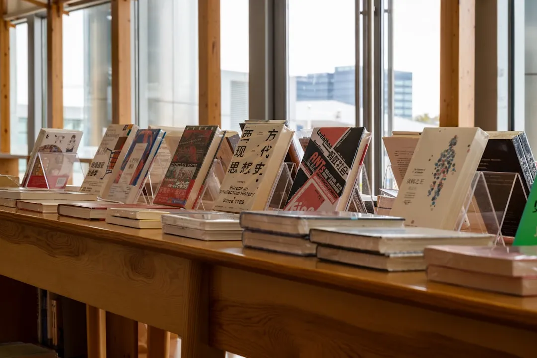 亚克力展示架与普通塑料展示架性能对比及选材建议正文配图 2